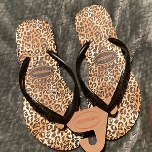 Havaianas  cheetah flip flops 8
